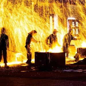 除了打铁花，你们还提供其他民俗表演服务吗？